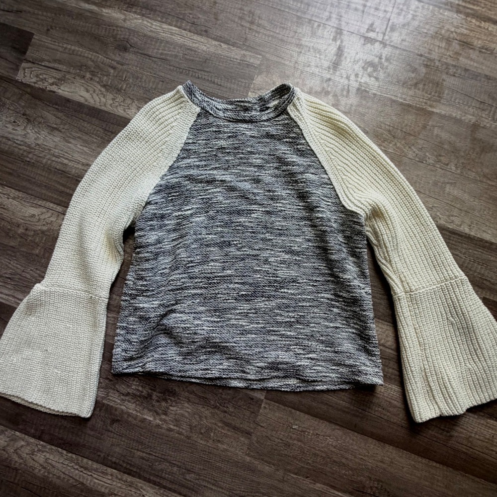 Dolan Left Coast Collection Bell Sleeve Sweater Gray Cream Salt Pepper Small
